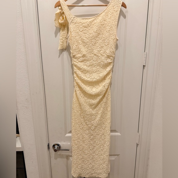 Astr Cream Textured One-Shoulder Dress - Picture 7 of 12